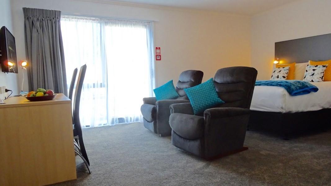 Bks Premier Motel Hamilton Exterior photo A typical studio apartment